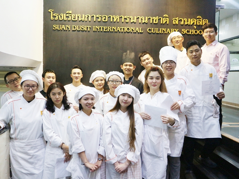 อบรมการทำอาหารไทยและน้ำสมุนไพรให้กับบุคลากรชาวจีนคณะอักษรศาสตร์ จุฬาลงกรณ์มหาวิทยาลัย